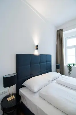 Ein Bett oder Betten in einem Zimmer der Unterkunft easy-flat Belvedere - Central Apartments with AC