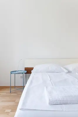 Ein Bett oder Betten in einem Zimmer der Unterkunft UNIVERSUM APARTMENT