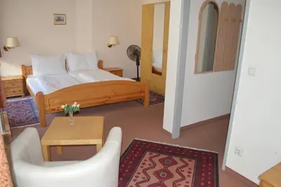 Ein Bett oder Betten in einem Zimmer der Unterkunft Hotel Pension Walzerstadt