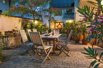 Ein Garten an der Unterkunft Gästehaus Auer Werner