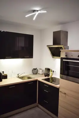 Küche/Küchenzeile in der Unterkunft Cosy new Apartment 3min to VIC/Uno-City and Danube