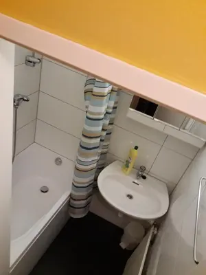 Ein Badezimmer in der Unterkunft Monterooms Vienna Schönbrunn 10 minutes to downtown