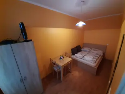 Ein Bett oder Betten in einem Zimmer der Unterkunft Monterooms Vienna Schönbrunn 10 minutes to downtown