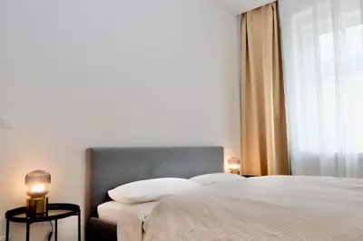 Ein Bett oder Betten in einem Zimmer der Unterkunft Triple A Apartments