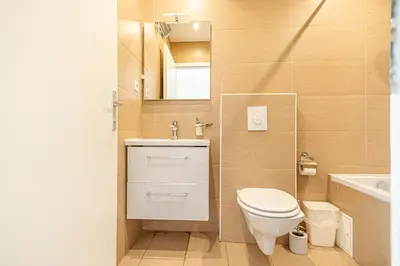 Ein Badezimmer in der Unterkunft Brilliant 1BR Apt - Perfect for short & Longstays