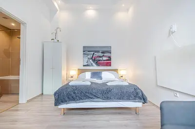 Ein Bett oder Betten in einem Zimmer der Unterkunft Brilliant 1BR Apt - Perfect for short & Longstays