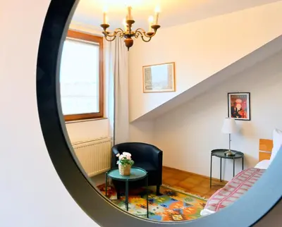 Ein Sitzbereich in der Unterkunft Charming Attic Apartment near Messe Wien and Center