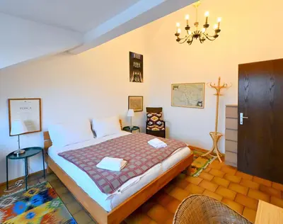 Ein Bett oder Betten in einem Zimmer der Unterkunft Charming Attic Apartment near Messe Wien and Center