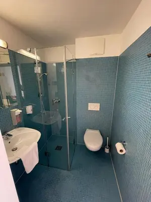 Ein Badezimmer in der Unterkunft Workbase Hostel