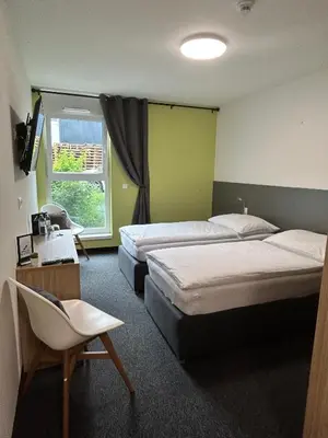 Ein Bett oder Betten in einem Zimmer der Unterkunft Office Base Bad Vöslau MOTEL