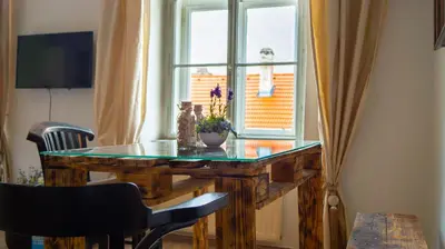 TV/Unterhaltungsangebot in der Unterkunft Elegant 1BR Apartment 3 Min from Rennweg Station