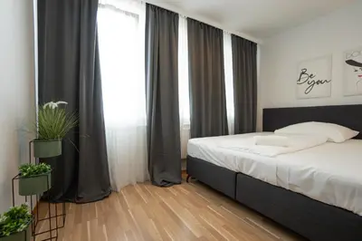 Ein Bett oder Betten in einem Zimmer der Unterkunft Charming Apartment with Balcony, Close to Stephansdom Cathedral