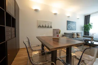 Ein Sitzbereich in der Unterkunft Charming Apartment with Balcony, Close to Stephansdom Cathedral