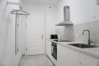 Küche/Küchenzeile in der Unterkunft Vibrant Design Apartments - Full Kitchen - Wi-Fi - 18 Mins to City Centre