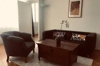 Ein Sitzbereich in der Unterkunft Mitten im Achten. Zentrale Wohnung in Wien