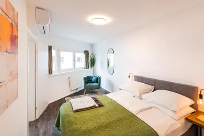Ein Bett oder Betten in einem Zimmer der Unterkunft URBAN ISLAND I Riverside Apartments
