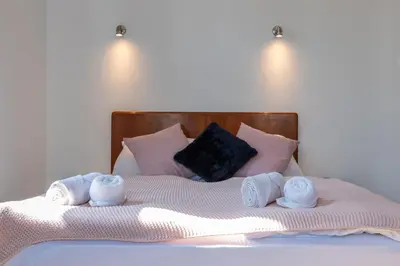 Ein Bett oder Betten in einem Zimmer der Unterkunft Yeshello Elegant Apartment near Central Vienna