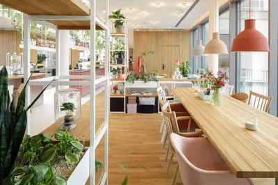 Ein Restaurant oder anderes Speiselokal in der Unterkunft Zoku Vienna