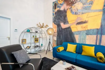 Ein Sitzbereich in der Unterkunft The Music - Luxuriöses City Loft am Naschmarkt