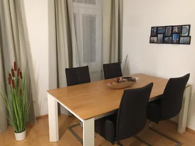 Ein Sitzbereich in der Unterkunft New cozy Apartment, Top location, 12 min to center