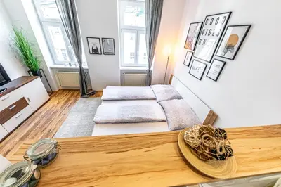 Ein Bett oder Betten in einem Zimmer der Unterkunft COZY + TRENDY by JR City Apartments