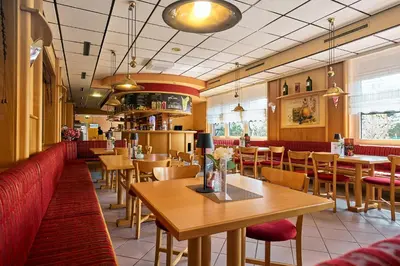 Ein Restaurant oder anderes Speiselokal in der Unterkunft Tennis- und Freizeitzentrum Neudörfl