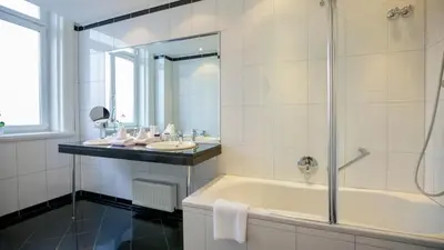 Ein Badezimmer in der Unterkunft Hotel Ambassador