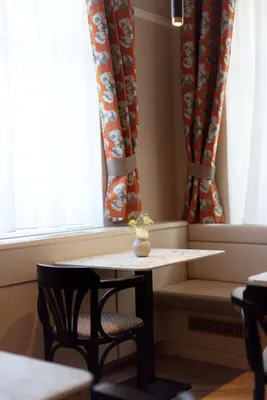 Ein Sitzbereich in der Unterkunft Drei Kronen Hotel Wien City