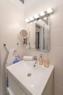 Ein Badezimmer in der Unterkunft josef's home I Urban Classic Apartment I 01