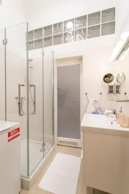 Ein Badezimmer in der Unterkunft josef's home I Urban Classic Apartment I 01