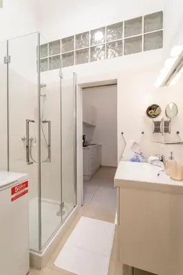 Ein Badezimmer in der Unterkunft josef's home I Urban Classic Apartment I 01