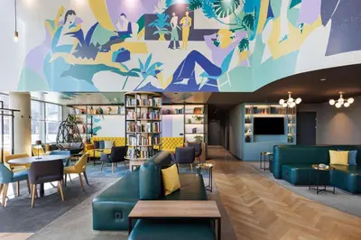 Ein Sitzbereich in der Unterkunft Spark by Hilton Vienna Messe Prater