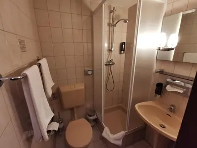 Ein Badezimmer in der Unterkunft Hotel Bajazzo