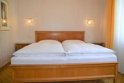 Ein Bett oder Betten in einem Zimmer der Unterkunft Hotel An Der Wien