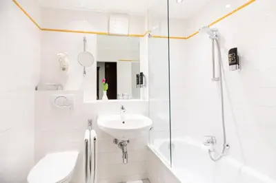 Ein Badezimmer in der Unterkunft Garner Hotel Vienna - Prinz Eugen by IHG