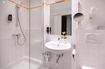Ein Badezimmer in der Unterkunft Garner Hotel Vienna - Prinz Eugen by IHG