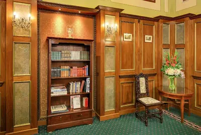 Die Bibliothek im Hotel