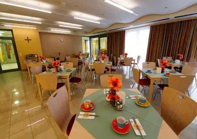 Ein Restaurant oder anderes Speiselokal in der Unterkunft Hotel Kolping Wien Zentral
