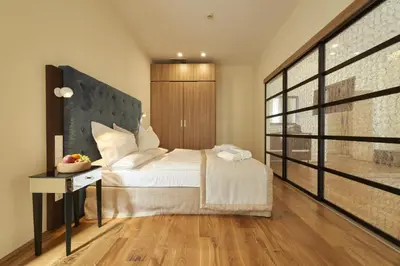 Ein Bett oder Betten in einem Zimmer der Unterkunft HiLight Suites Hotel