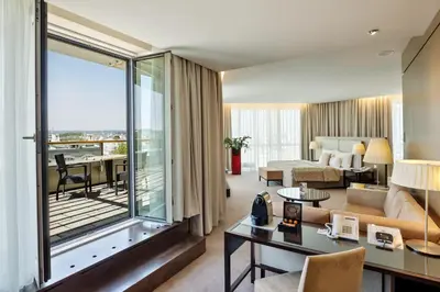 Ein Sitzbereich in der Unterkunft Austria Trend Hotel Savoyen Vienna - 4 stars superior