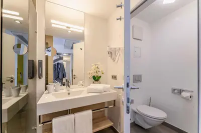 Ein Badezimmer in der Unterkunft PLAZA INN Wien Gasometer