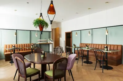Ein Restaurant oder anderes Speiselokal in der Unterkunft Bio-Hotel Schani Wienblick