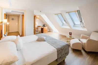 Ein Bett oder Betten in einem Zimmer der Unterkunft Hotel Josefshof am Rathaus