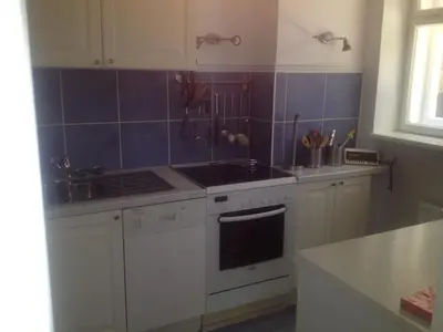 Küche/Küchenzeile in der Unterkunft Exquisites Gartenapartment in eleganter Jugendstilvilla
