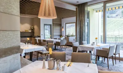Ein Sitzbereich in der Unterkunft Hotel Turmhof