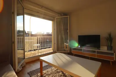 TV/Unterhaltungsangebot in der Unterkunft Brilliant View Balcony Home, Modern, Stylish and optional Parking