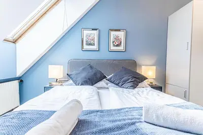Ein Bett oder Betten in einem Zimmer der Unterkunft 10-Min Walk to Hauptbahnhof, Cozy Private Rooms with AC, TV & WIFI