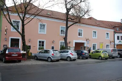 Das Gebäude in dem sich das Gasthaus befindet