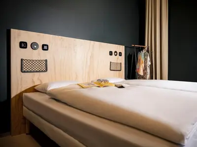 Ein Bett oder Betten in einem Zimmer der Unterkunft JO&JOE Vienna