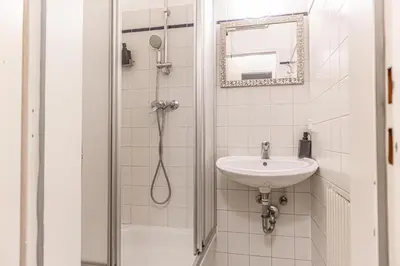 Ein Badezimmer in der Unterkunft Charming 2 Apartments Ideal for Extended Stays